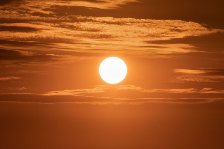 captivating-photo-of-the-sun-during-sunset