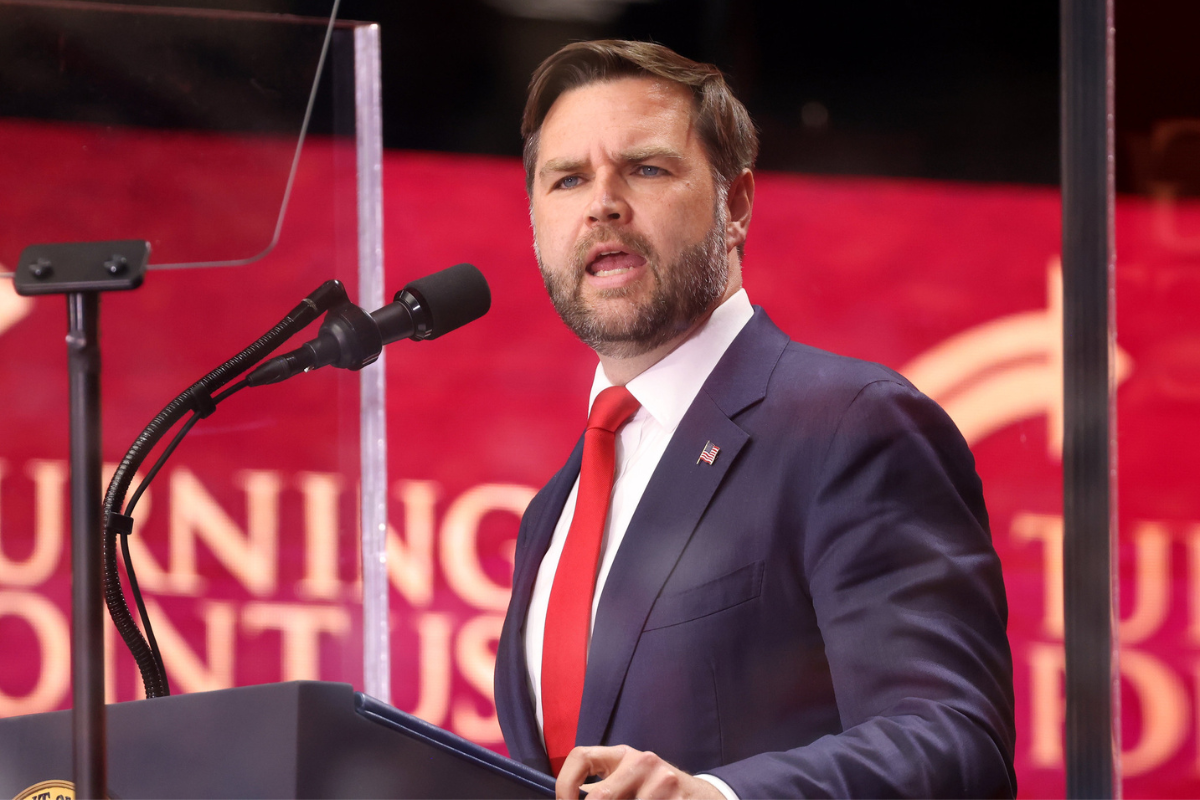 'He's Campaigning Against Trump': JD Vance Accused of Bitter Joe Rogan Betrayal Over Iran War