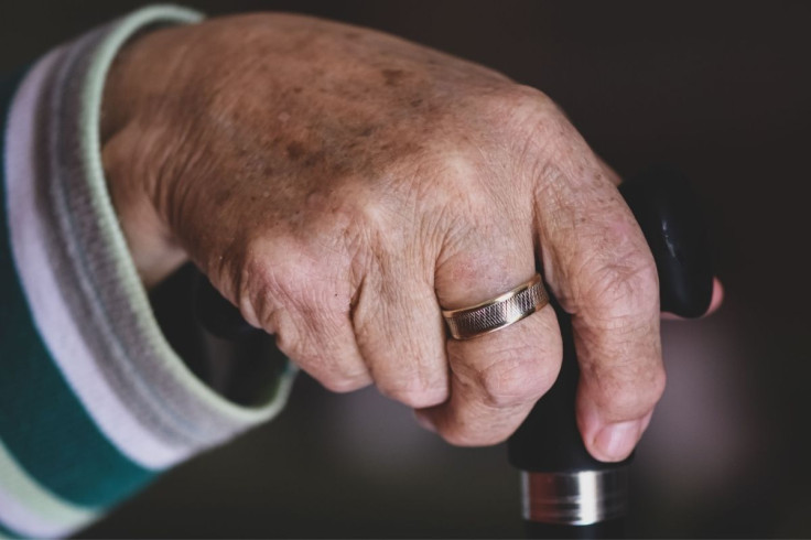 close-up-image-of-elderly-hand