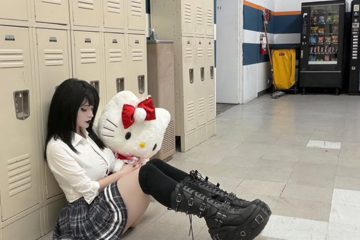 Lin Lamar Cosplaying