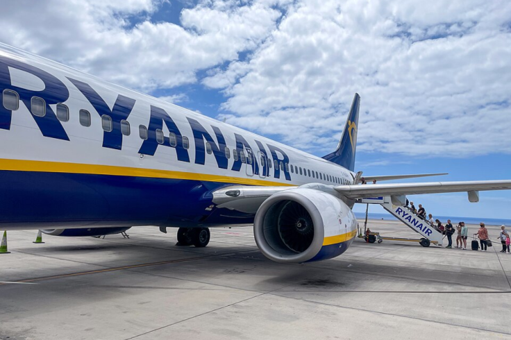 Ryanair Engine Failure Shatters Passenger Window
