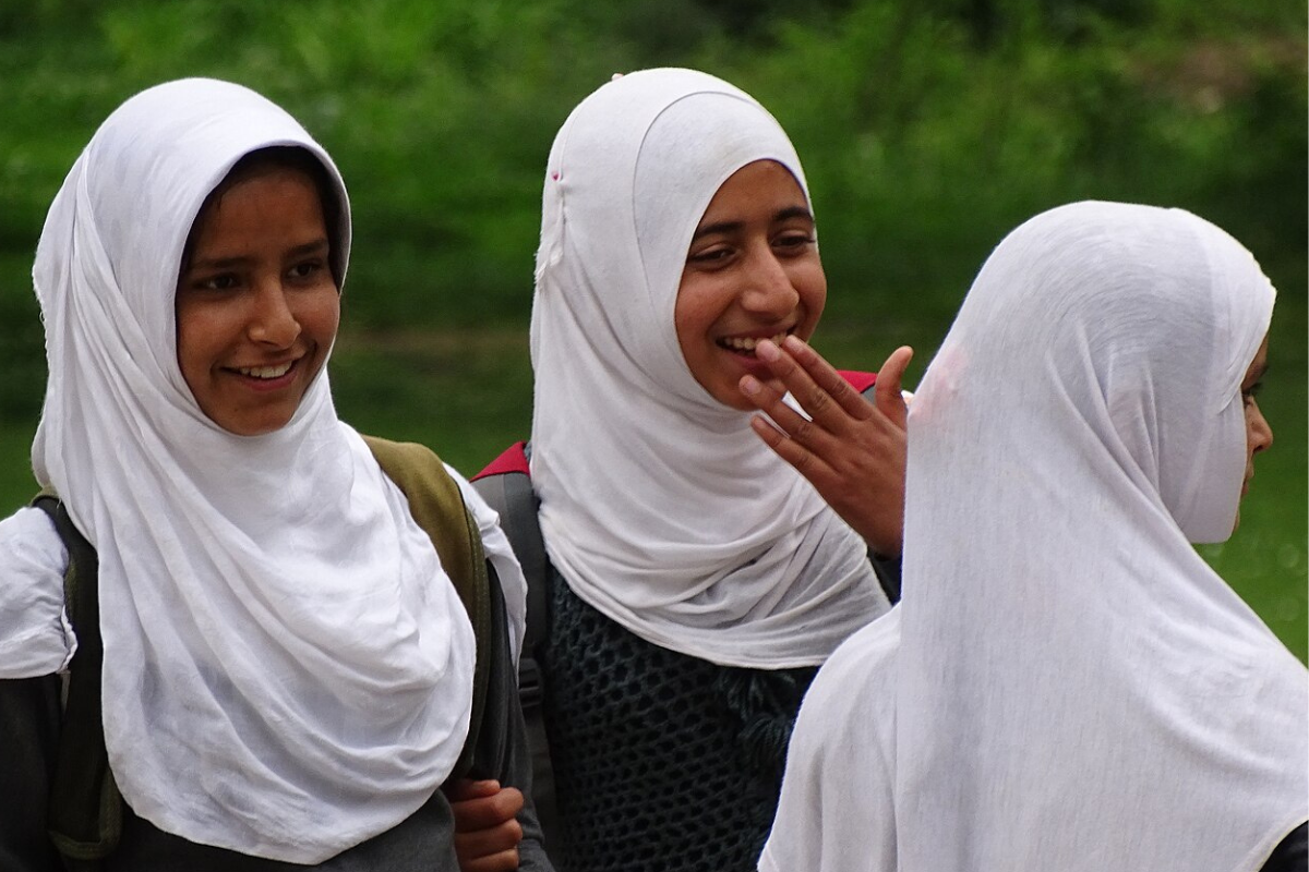 Lawsuit alleges Palo Alto school trip to mosque crossed into religious participation