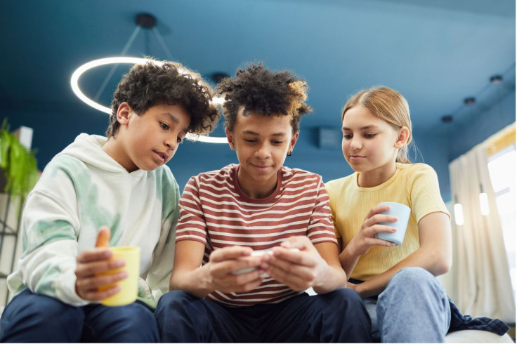 Kids using social media