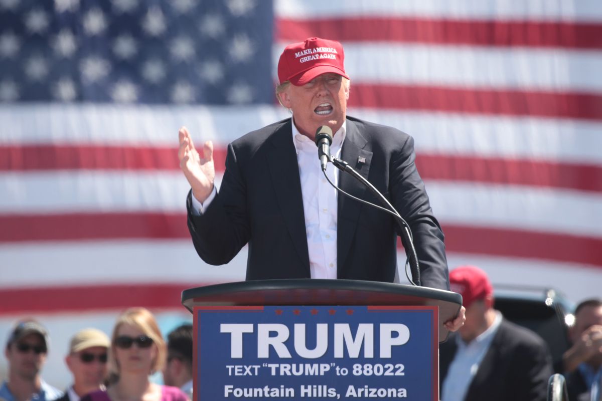 Donald Trump Critics Warn 'The Man Is Losing His Grip in Reality' Over National Emergency Scheme