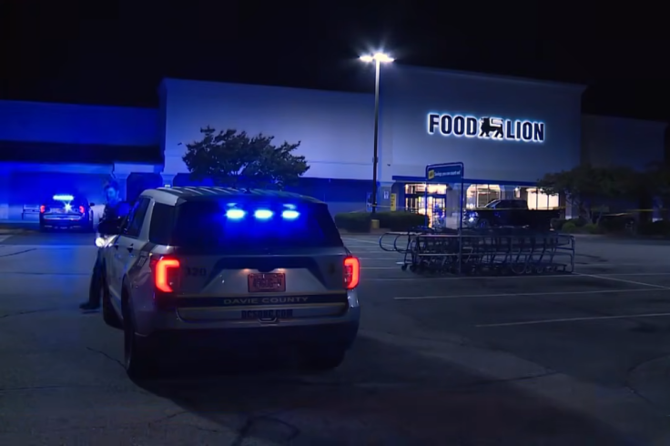 North Carolina Father Stabbed With Children in Car