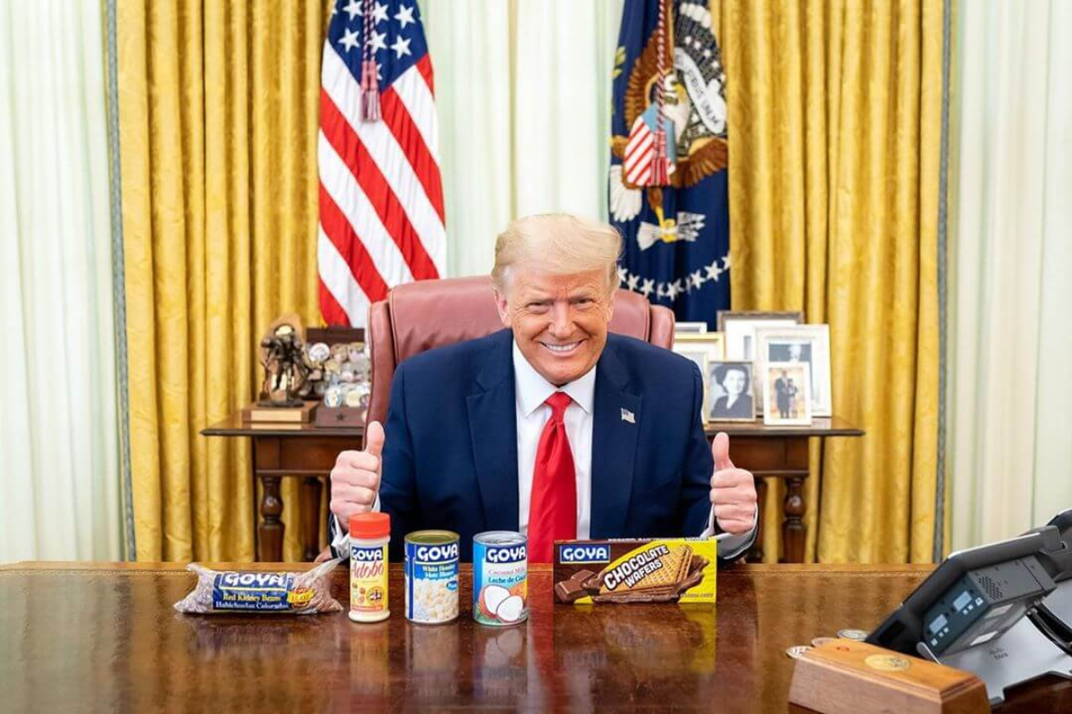 Trump's Bizarre AI Stock-Trading Fantasy Puts 'Hundreds of Billions' on the Line at the Oval Office