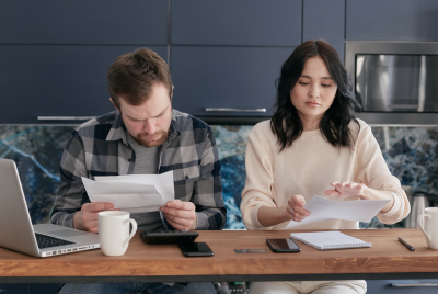 splitting bills in relationships
