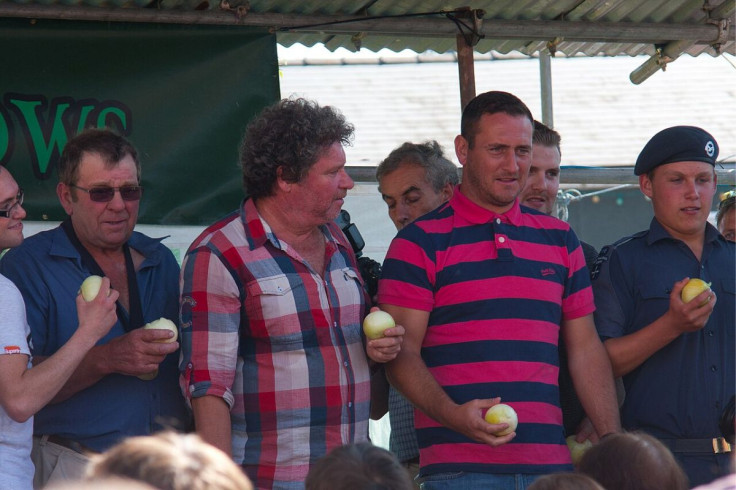 Contestants holding onions