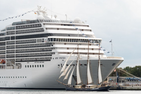 cruise holiday reservation dispute