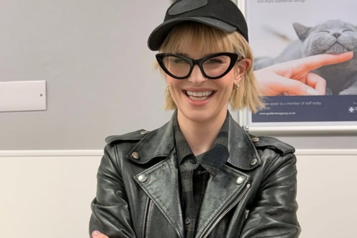 Kelly Osbourne visiting pet clinic