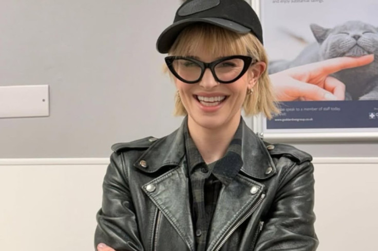 Kelly Osbourne visiting pet clinic