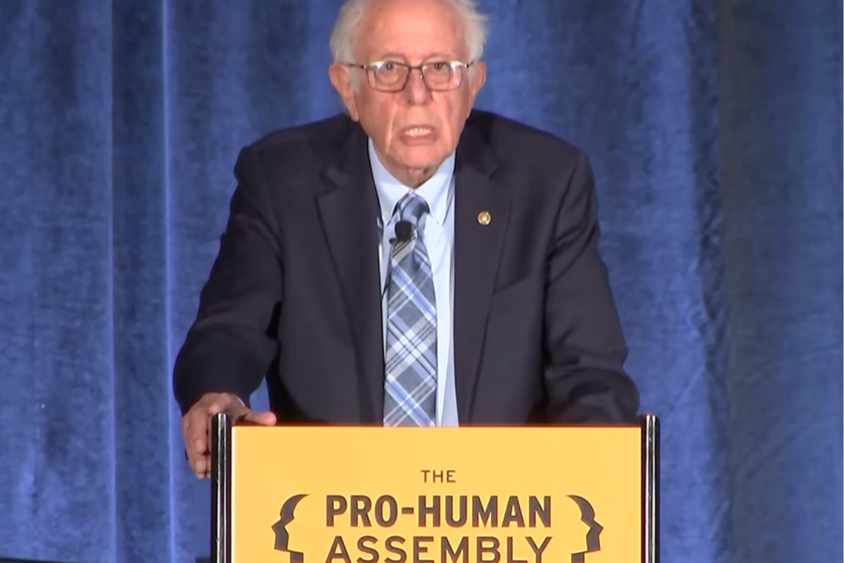 Steve Bannon Joins Bernie Sanders at 'Pro-Human' AI Summit as Trump Rejects Guardrail Warnings