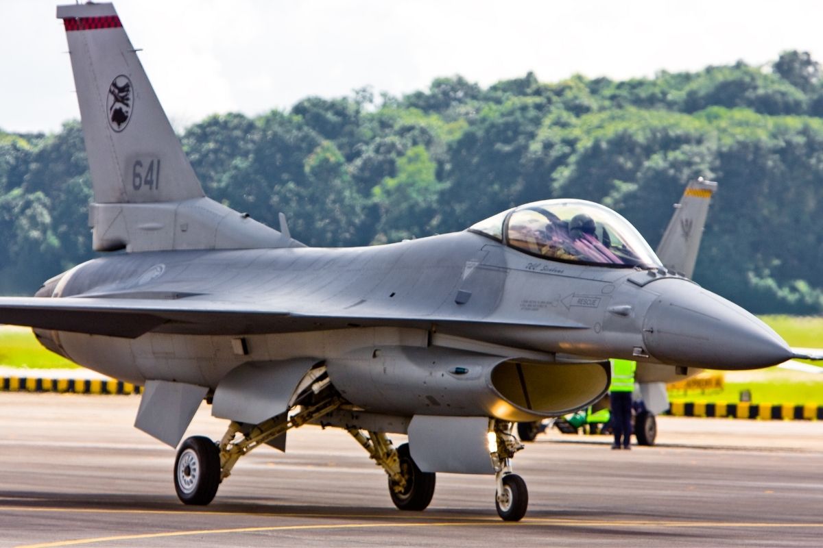 F-16 Crashes During Training Mission in Michigan as Pilot Ejects ...