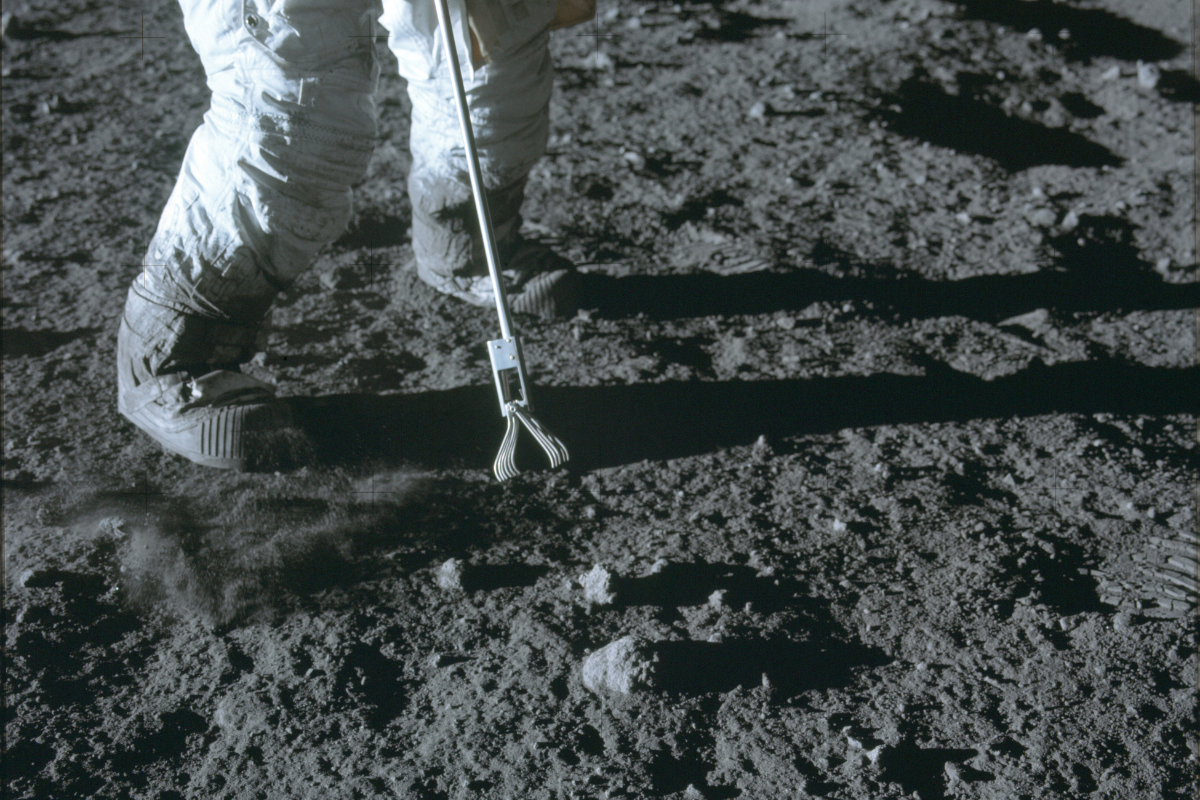 SETI Scientists Propose Using AI to Search Through Lunar Soil for Alien Dyson Swarm Fragments