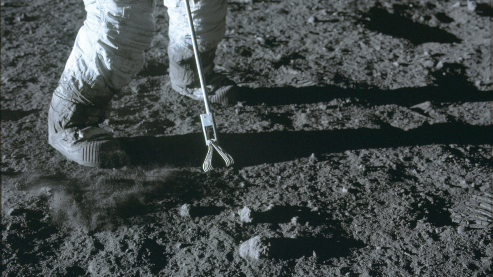 SETI Scientists Propose Using AI to Search Through Lunar Soil for Alien Dyson Swarm Fragments