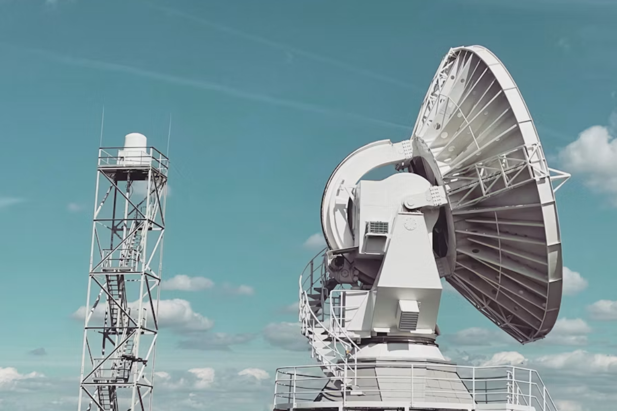 white parabolic satellite dish antenna 