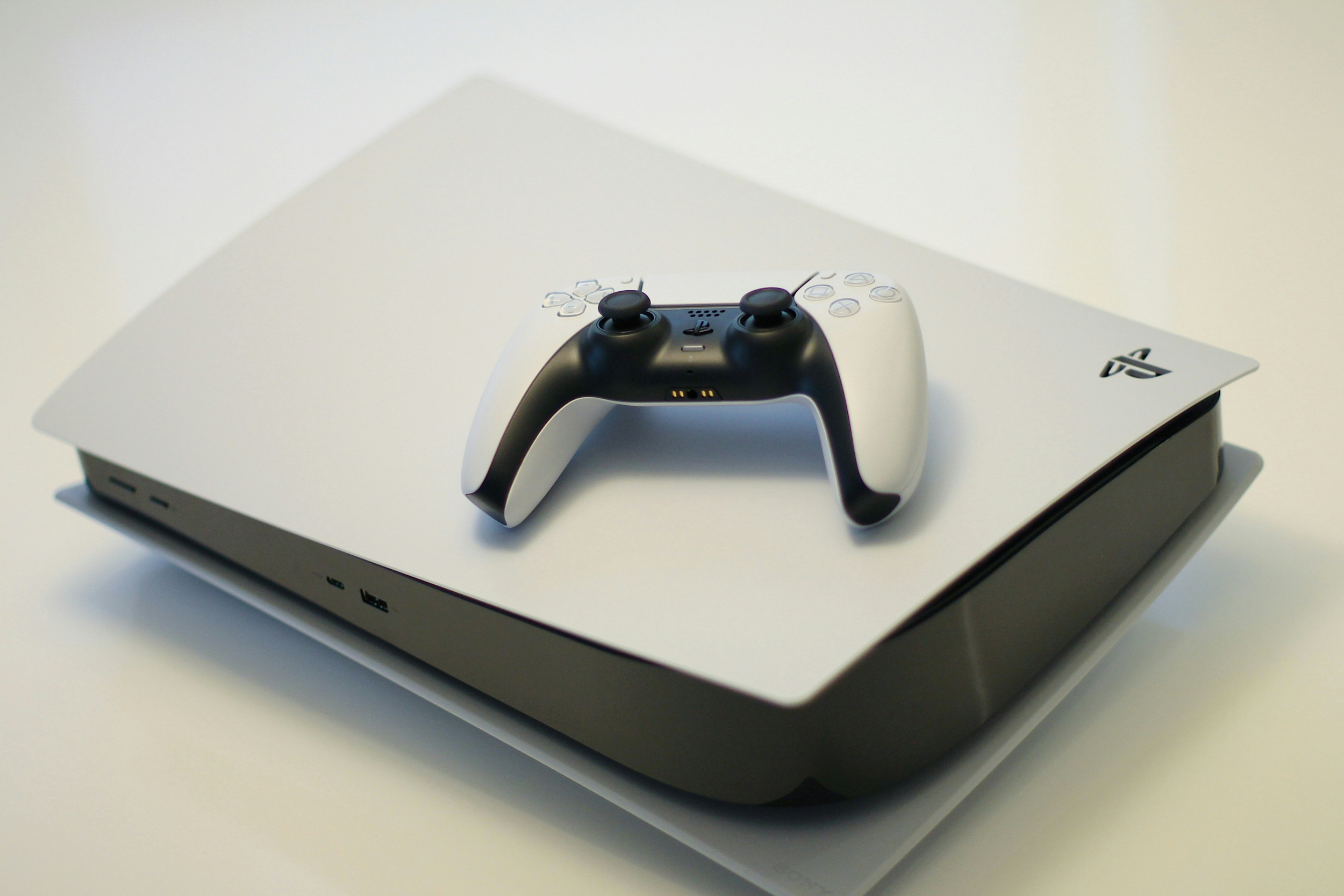 Sony Filed Patents For AI That Could Remotely Diagnose a PlayStation and Write Code To Patch It