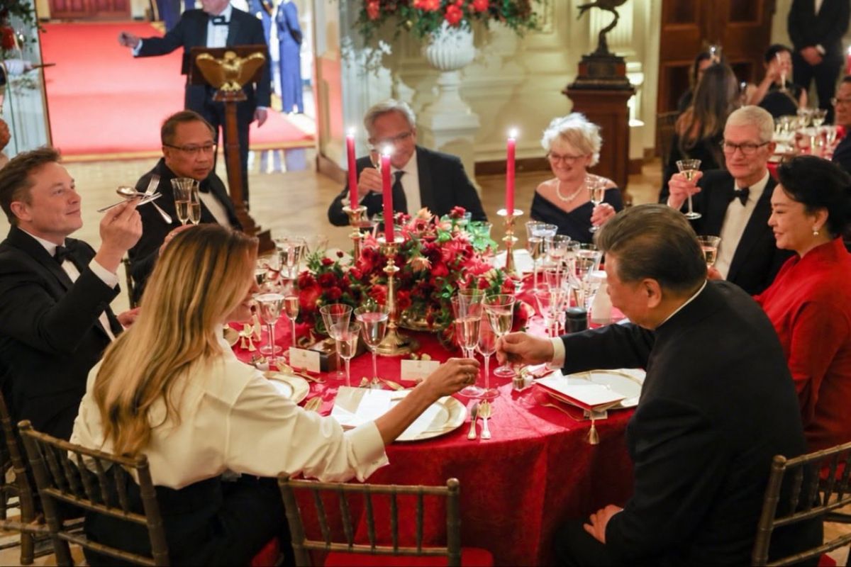 Elon Musk's Grok Chatbot Defends a Fake State Dinner Photo as Real While Users Mock the AI Tool