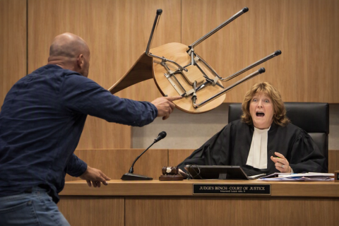 Father throws chair at judge Netherland Polish driver sentence
