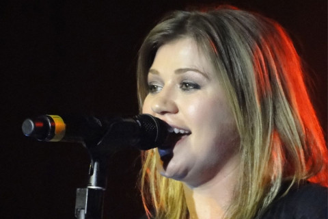 Kelly Clarkson art of show pretty woman