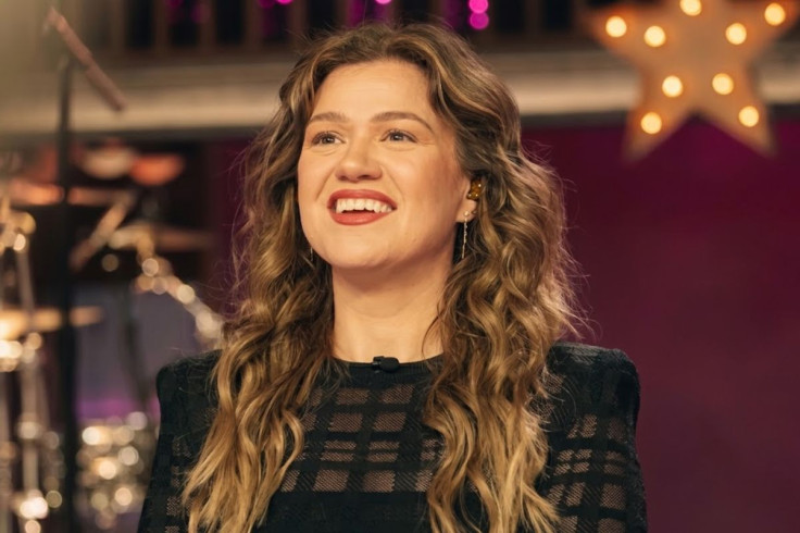 Kelly Clarkson shopping row