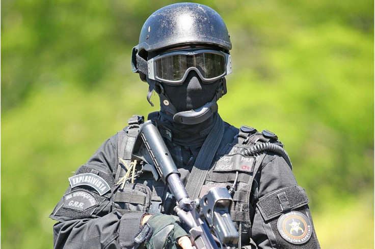 Rio police mistake elite bope officers for criminals