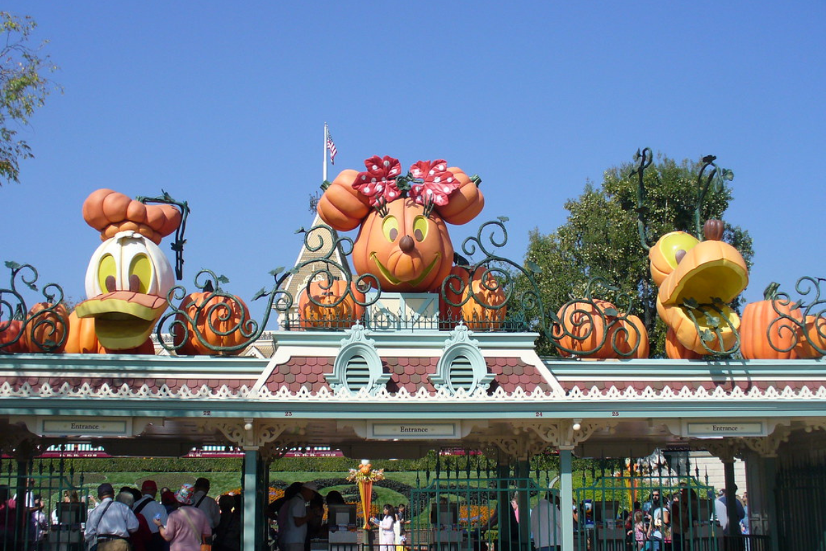 Disneyland Esplanade