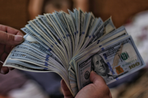 Average cash holdings above median levels for US families
