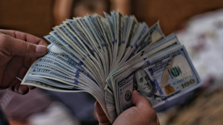 Average cash holdings above median levels for US families