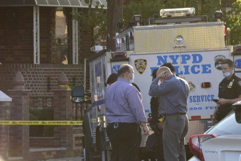 NYPD Officers Pictured in a Similar Crime Scene