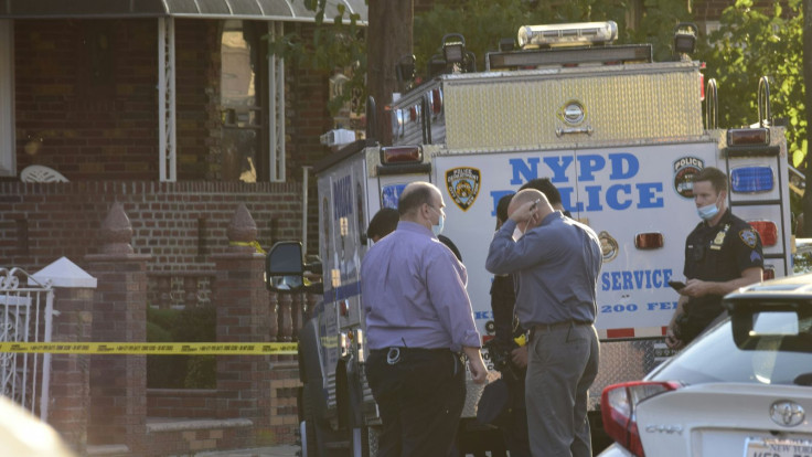 NYPD Officers Pictured in a Similar Crime Scene