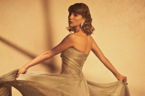Taylor Swift Marks 20 Years With Swifties