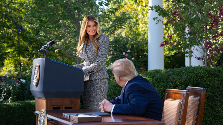 Melania Trump reportedly avoided Donald Trump's awkward Rose Garden kiss