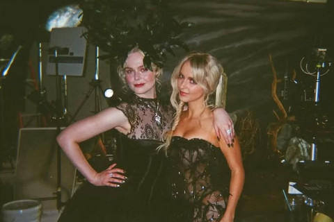 mckenna-grace-and-elle-fanning-behind-the-scene.jpeg