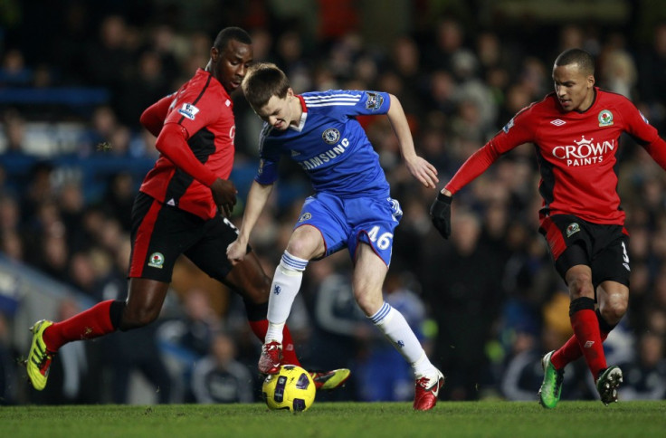 Chelsea&#039;s Josh McEachran challenges Blackburn Rovers&#039; Jason Roberts and Martin Olsson during their English Premier League soccer match in London