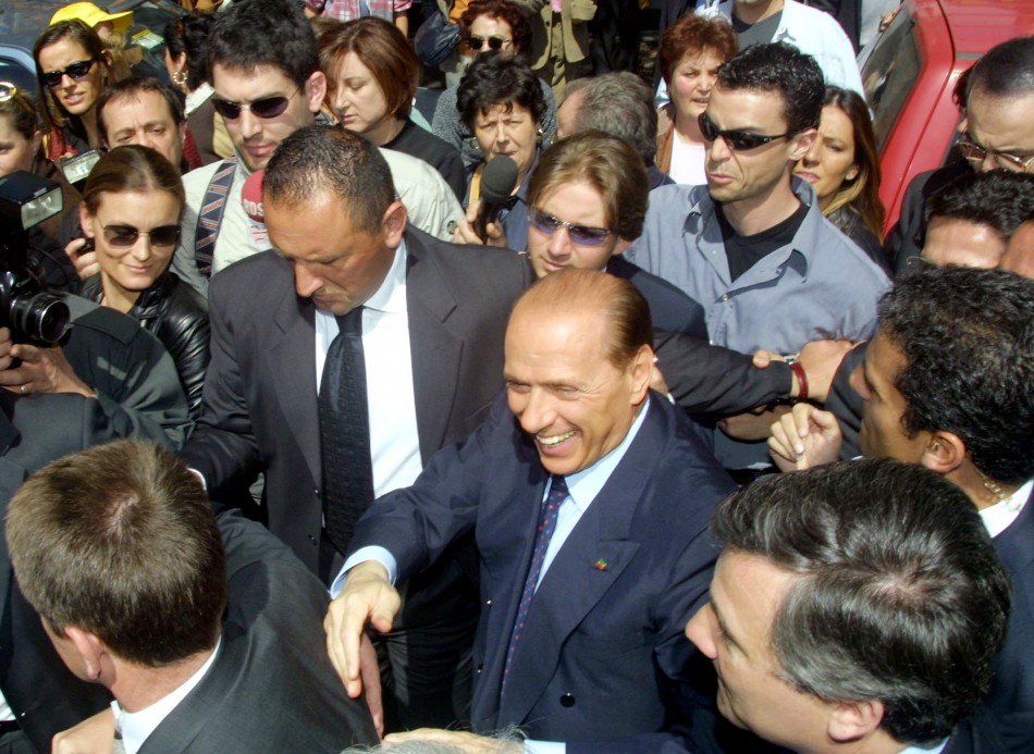 Berlusconi meets his fans