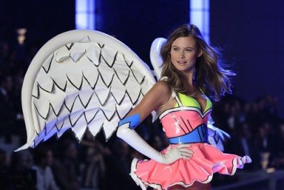 Victorias Secret Fashion Show 2011: Super Angels Collection
