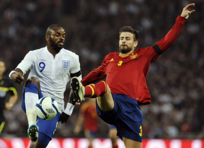 Englands Bent is challenged by Spains Pique during their international friendly soccer match in London Englands Bent is challenged by Spains Pique during their international friendly soccer match in London
