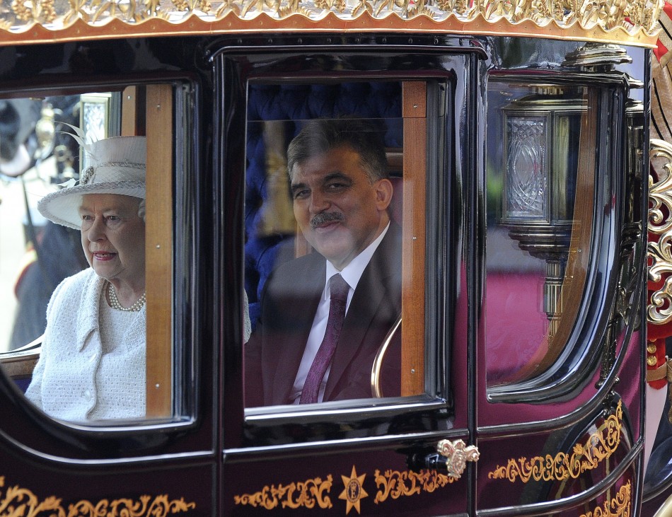 Turkeys President Abdullah Gul rides in a carriage along The Mall towards Buckingham Palace with Britains Queen Elizabeth during a state visit in London November 22, 2011.