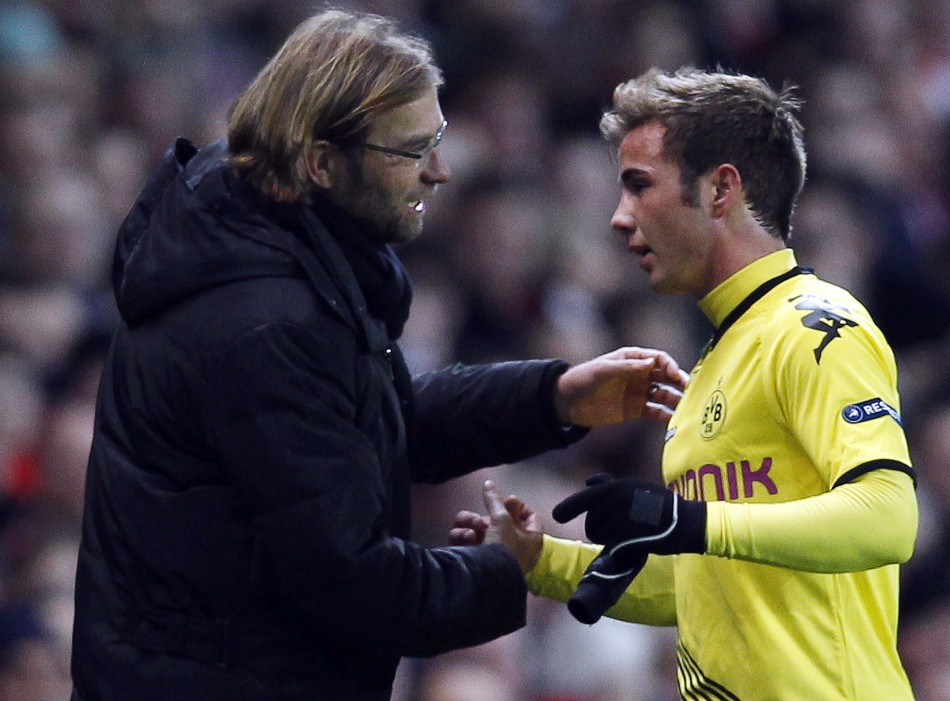 Borussia Dortmunds Mario Gotze shakes hands with team manager Jurgen Klopp as he is substituted during their Group F Champions League soccer match against Arsenal at the Emirates stadium in London