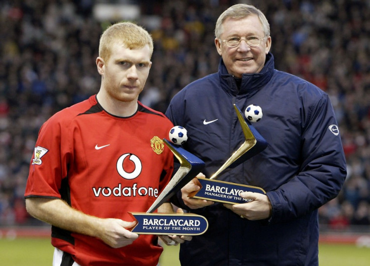 MANCHESTER UNITED'S SCHOLES AND FERGUSON RECEIVE THEIR AWARDS BEFORE THE GAME AGAINST NEWCASTLE UNITED