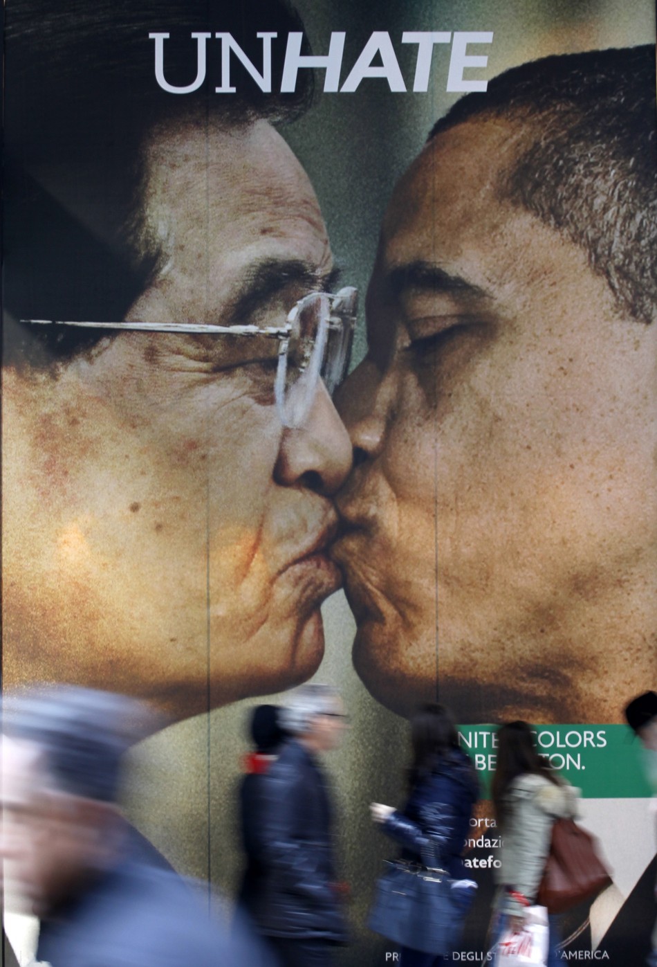 Benettons Controversial Kissing Ad in Israel
