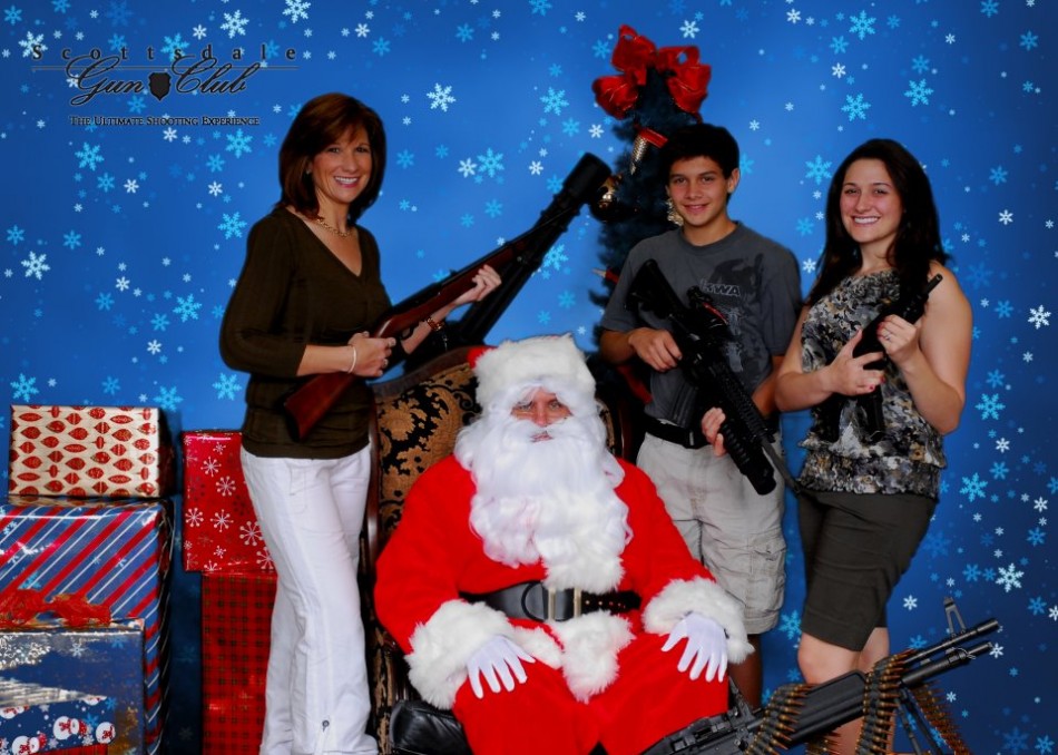 Arizona Gun Club Offer To Pose With Santa and His Machine Guns
