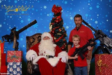 Arizona Gun Club Offer To Pose With Santa and ‘His Machine Guns’