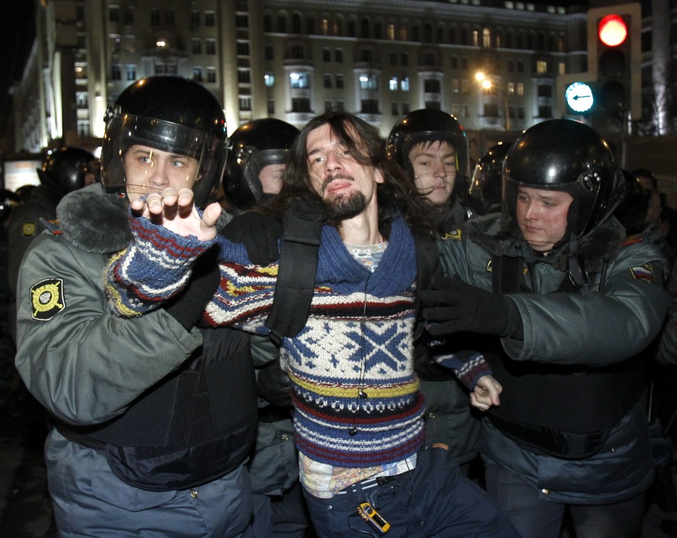 Moscow: Anti-Putin Protesters Defy Ban, Clash With Police | IBTimes UK