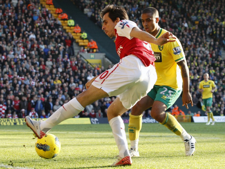 Norwich City&#039;s Naughton challenges Arsenal&#039;s Benayoun during their English Premier League soccer match at Carrow Road in Norwich