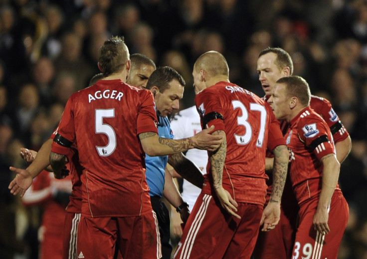 Liverpool players react as they surround referee Friend after he sent off Spearing for fouling Fulham&#039;s Dembele during their English Premier League soccer match at Craven Cottage in London