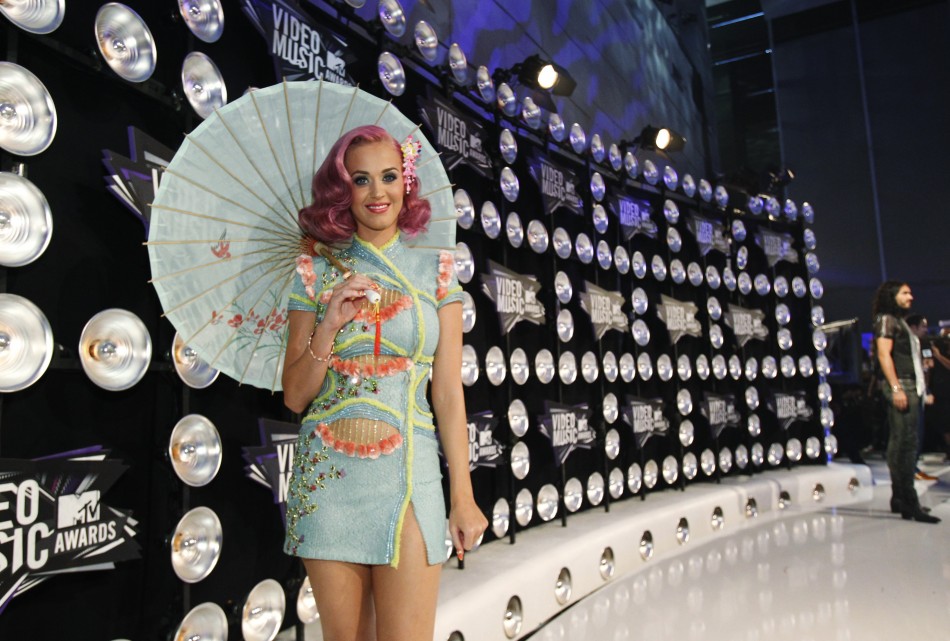 Perry arrives at the 2011 MTV Video Music Awards