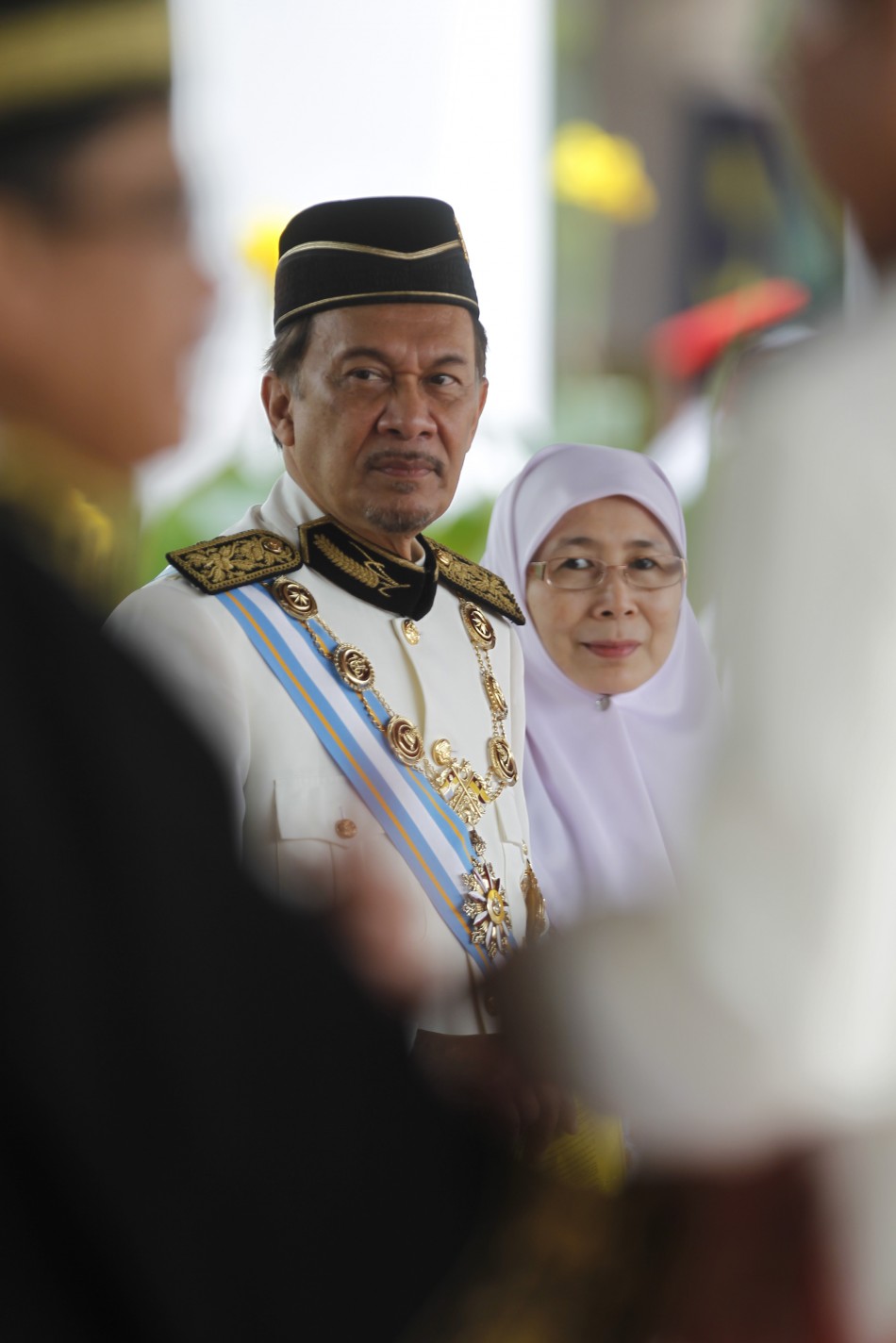 Malaysias opposition leader Anwar Ibrahim and wife