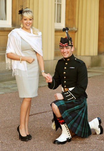 Valliant Soldier Proposes His Girl